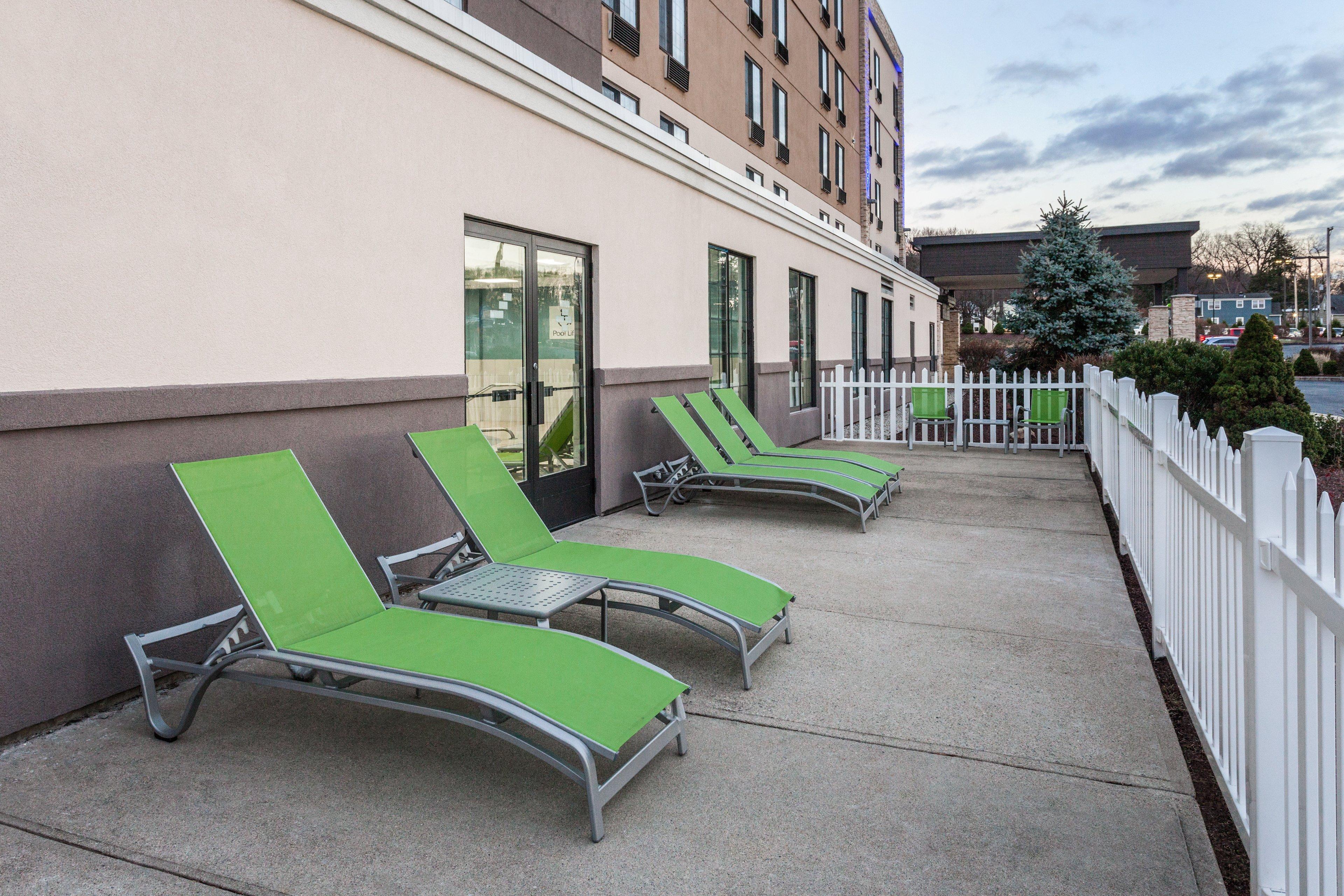 Holiday Inn Express Hotel & Suites Providence-Woonsocket By Ihg Exterior photo
