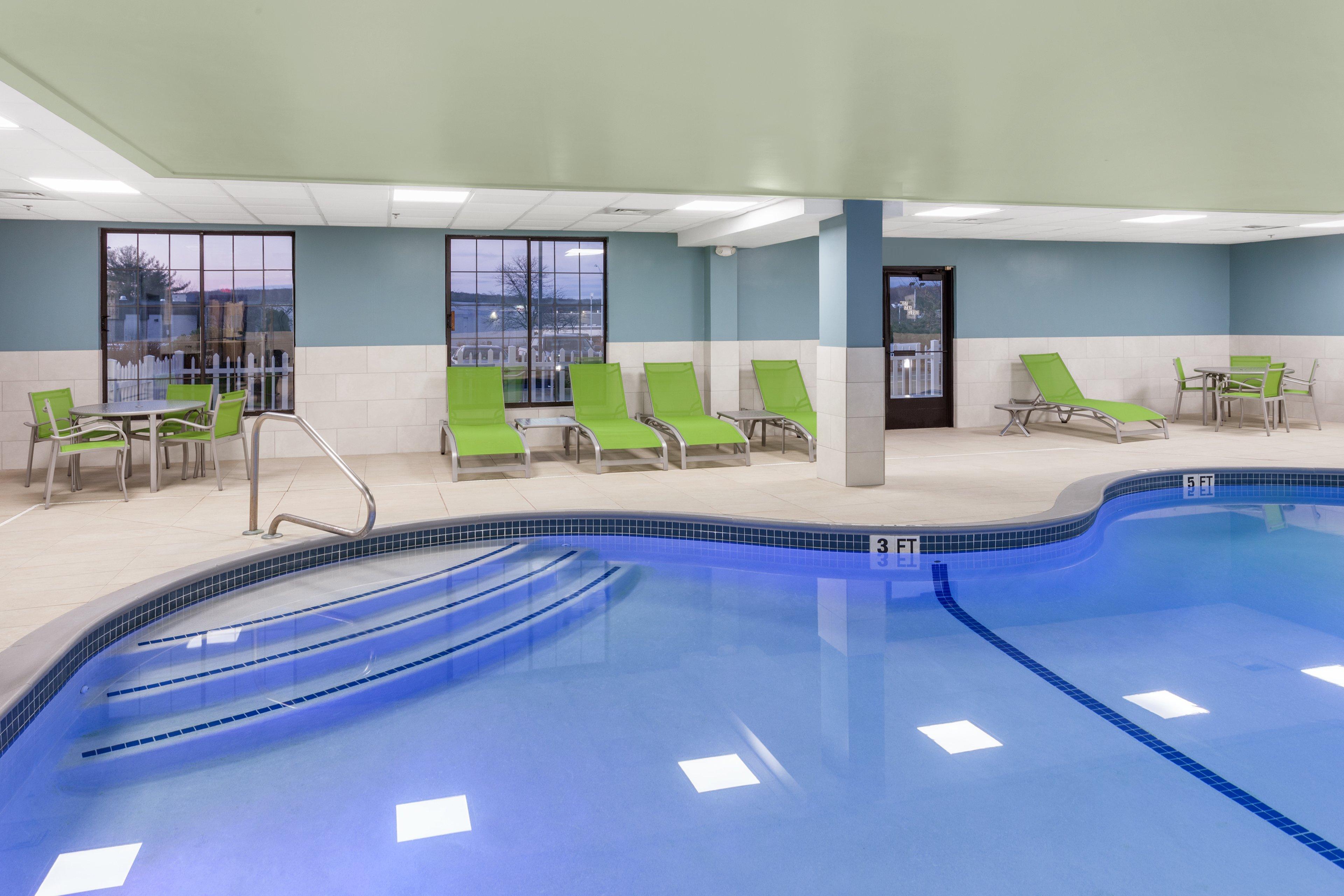 Holiday Inn Express Hotel & Suites Providence-Woonsocket By Ihg Exterior photo