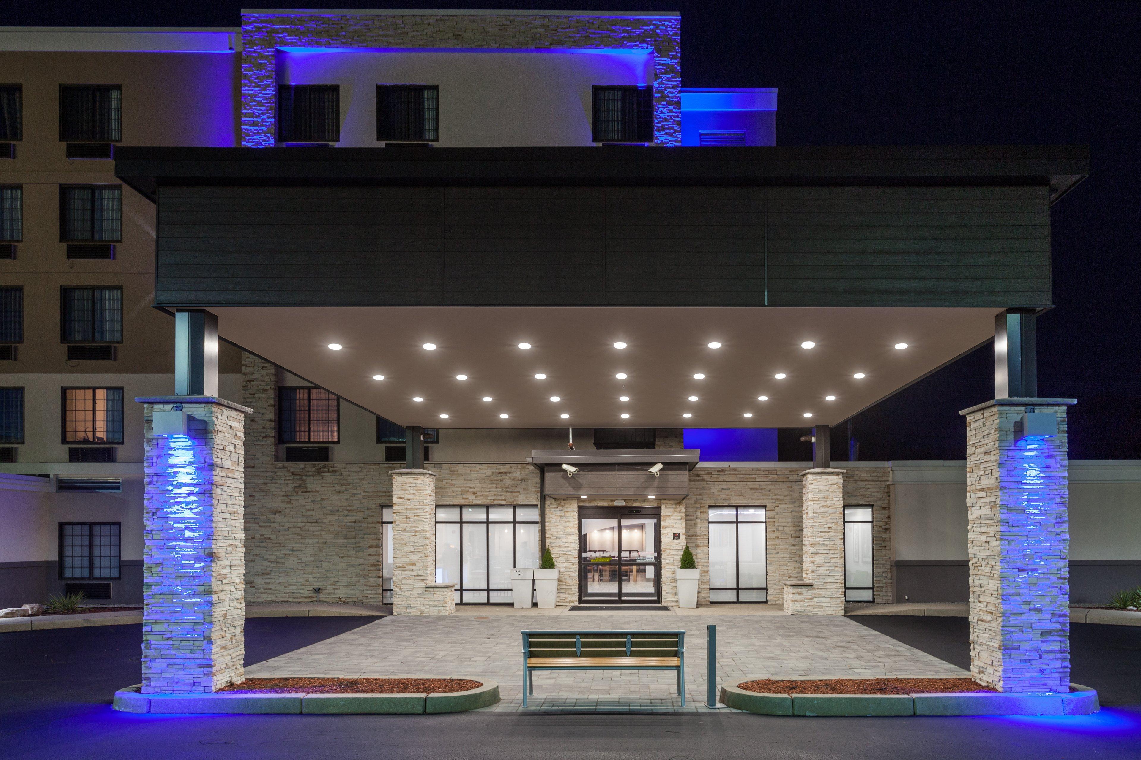 Holiday Inn Express Hotel & Suites Providence-Woonsocket By Ihg Exterior photo