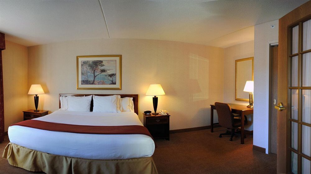 Holiday Inn Express Hotel & Suites Providence-Woonsocket By Ihg Exterior photo
