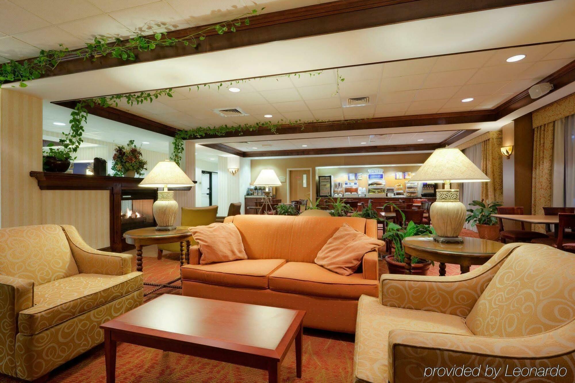 Holiday Inn Express Hotel & Suites Providence-Woonsocket By Ihg Exterior photo